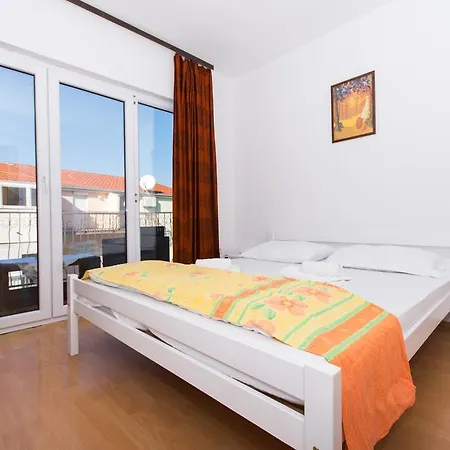 Nikola Apartment *