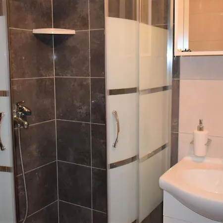 Apartment Nikola *